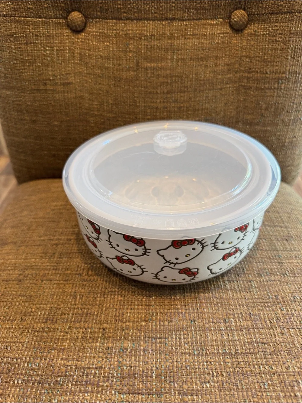 Hello kitty ceramic storage bowl with lid NWOT